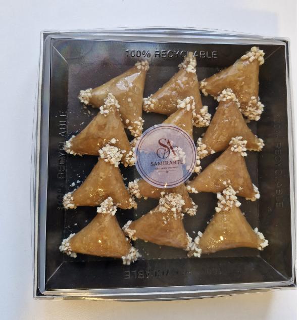 Caja gourmet Samirarte con 12 briouats tradicionales de almendra y miel de azahar